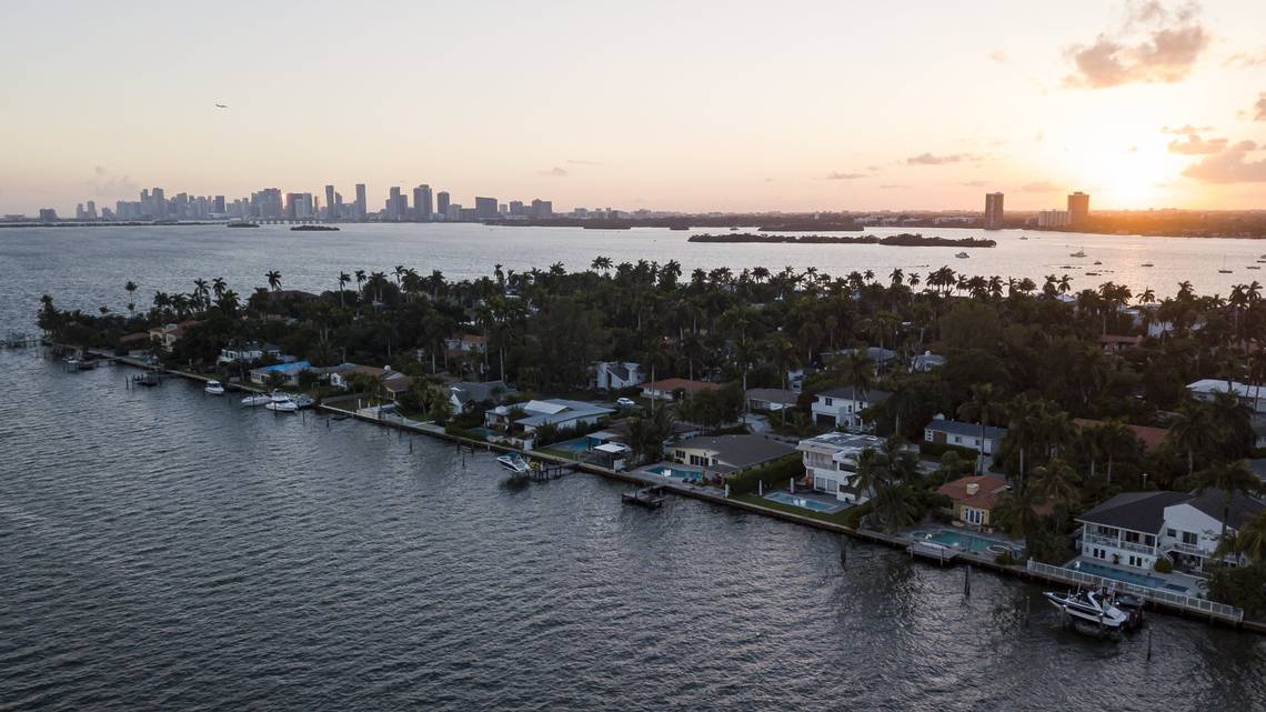 IMG_MIA_North_Bay_Villag_5_1_C9N4G5FR_L755049140